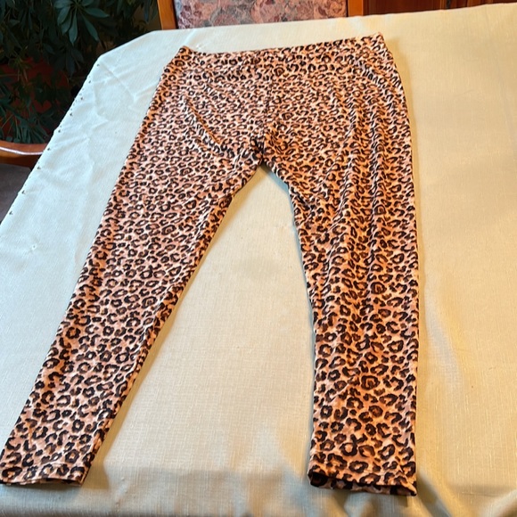 Cheetah leggings Lularoe NWOT - Picture 2 of 8